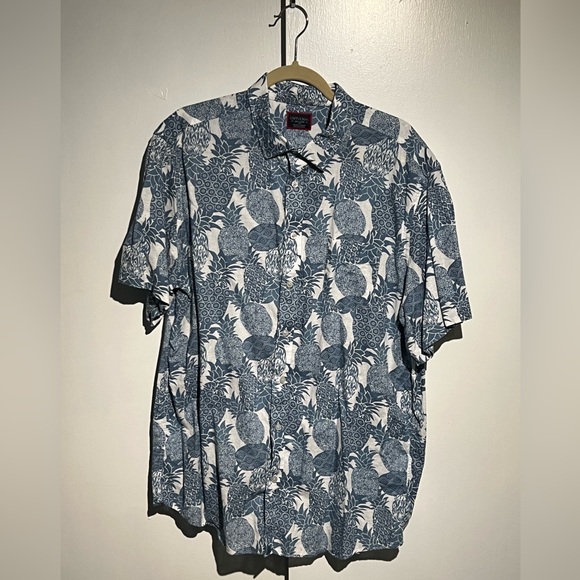 UNTUCKit Hawaiian Shirt - Picture 1 of 2